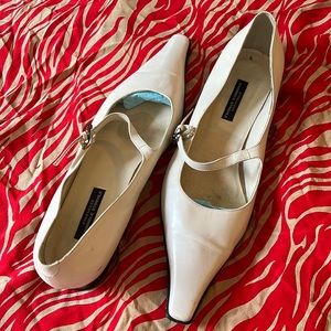 Vintage Gabrielle Strehle white leather flats 37.5 Made in Italy. 1990s